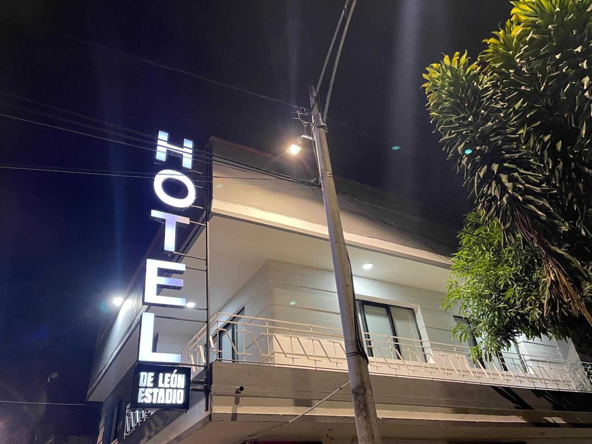 Hotel De Leon Estadio Medellin Exterior photo